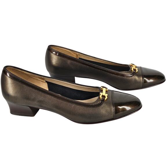 SALVATORE FERRAGAMO WOMEN’S BROWN PUMP – SIZE 3.5B – BRONZE PATENT TOE & GANCINI - Picture 1 of 14